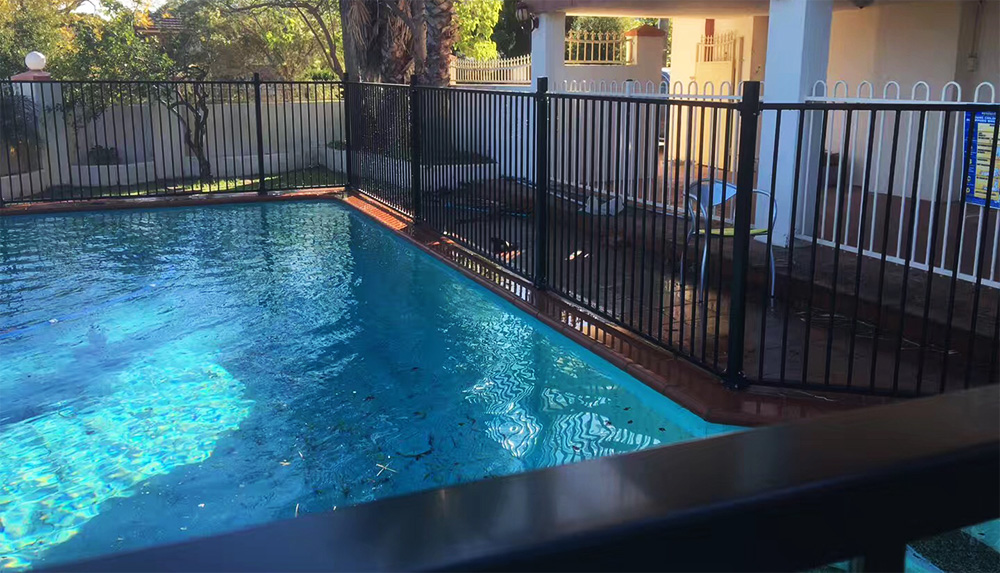 Considerations when choosing a swimming pool fence