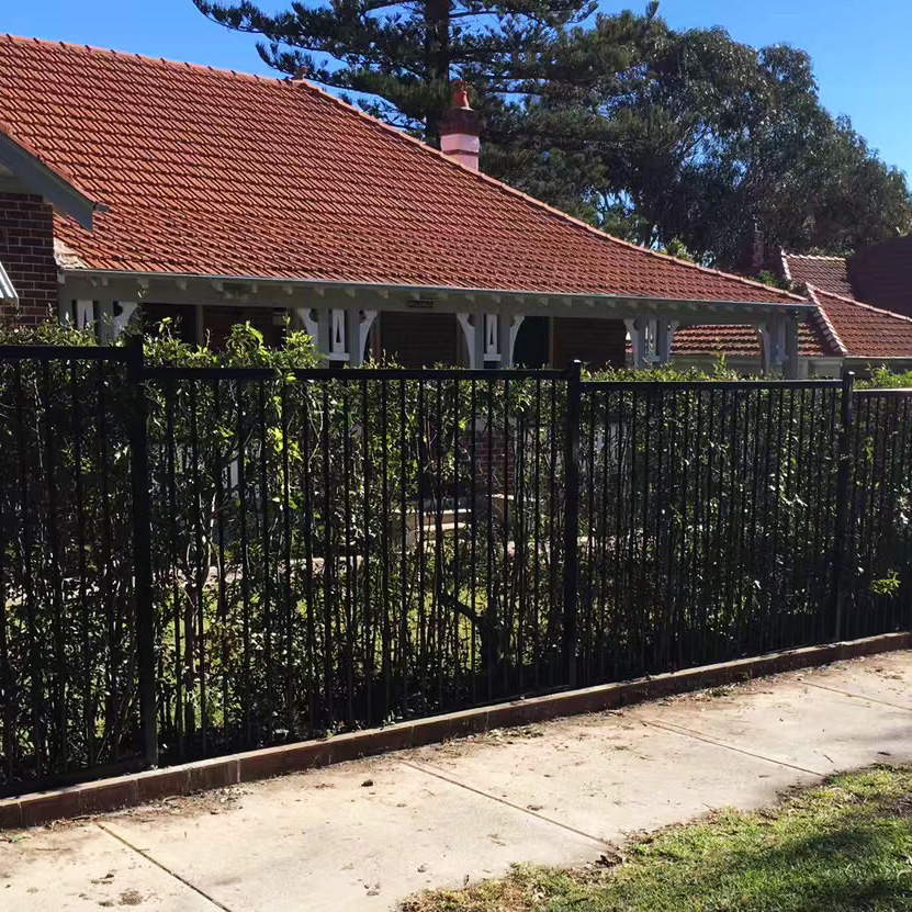 Which is better, aluminum alloy fence or stainless steel fence?