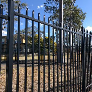 What Are the Advantages and Cons of Metal Steel Fences?