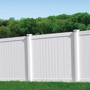 What is the advantage and disadvantage of vinyl fence?