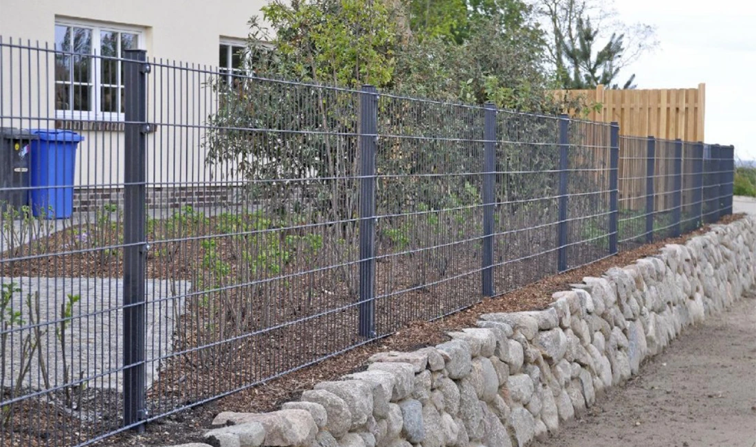 Welded Double Wire Mesh Fence