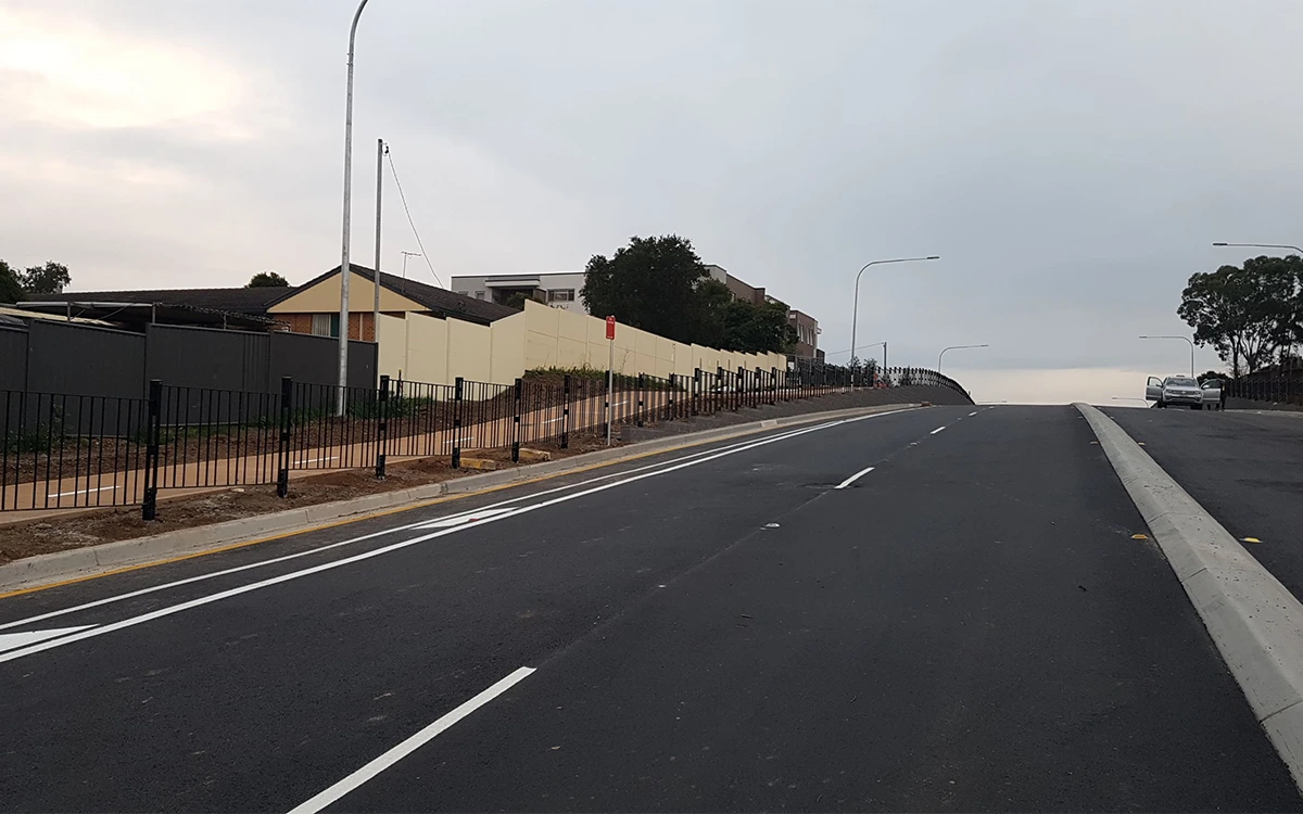 Pedestrian Fence Verge Usage Scenario