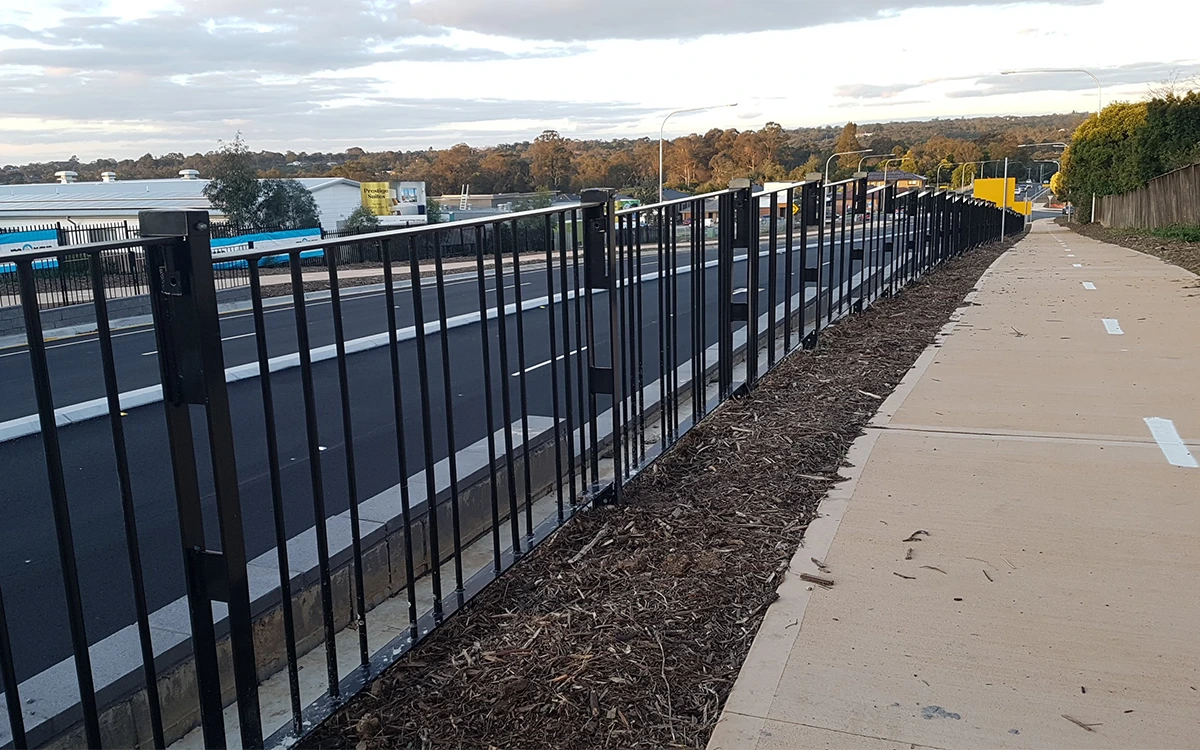 Pedestrian Fence Verge Usage Scenario